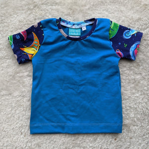 Size 0 Space dino tshirt