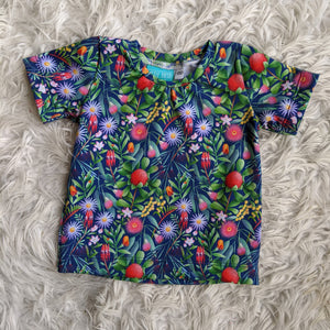 Size 00 Native navy floral tshirt