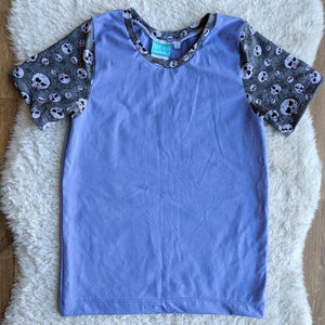 SIZE 7/8 Glittery skulls tshirt