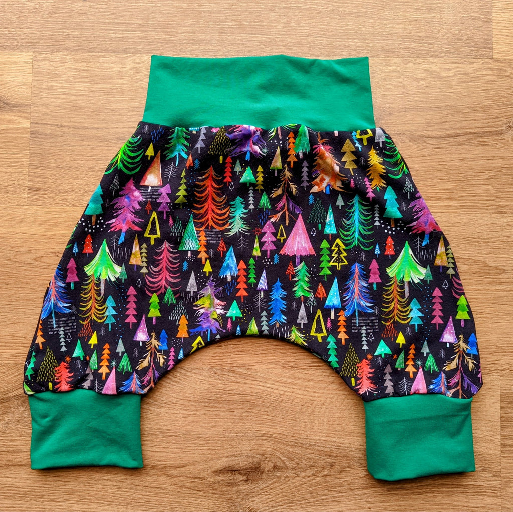 SIZE 4 Colourful Christmas trees harem shorts