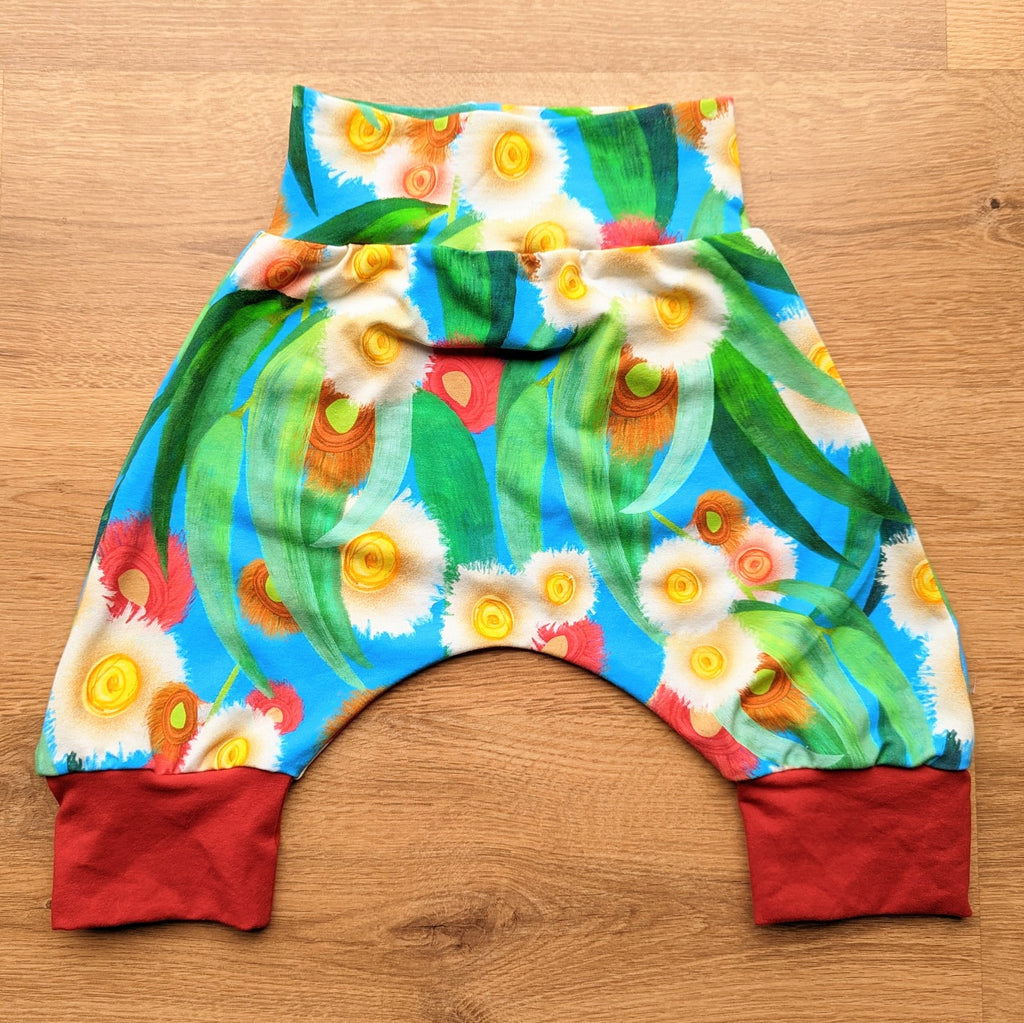SIZE 3 Kasey Rainbow Christmas leaves harem shorts