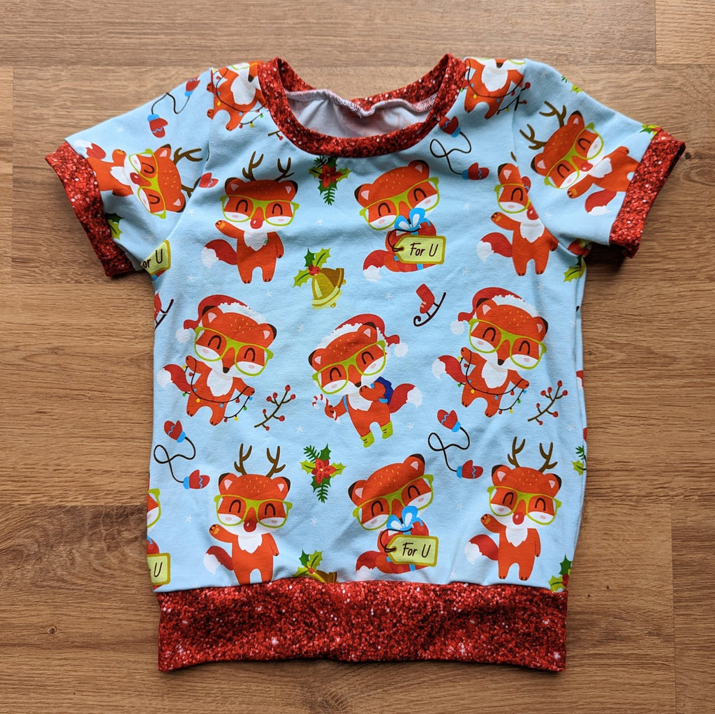 SIZE 3-6 Festive foxes grow with me tshirt