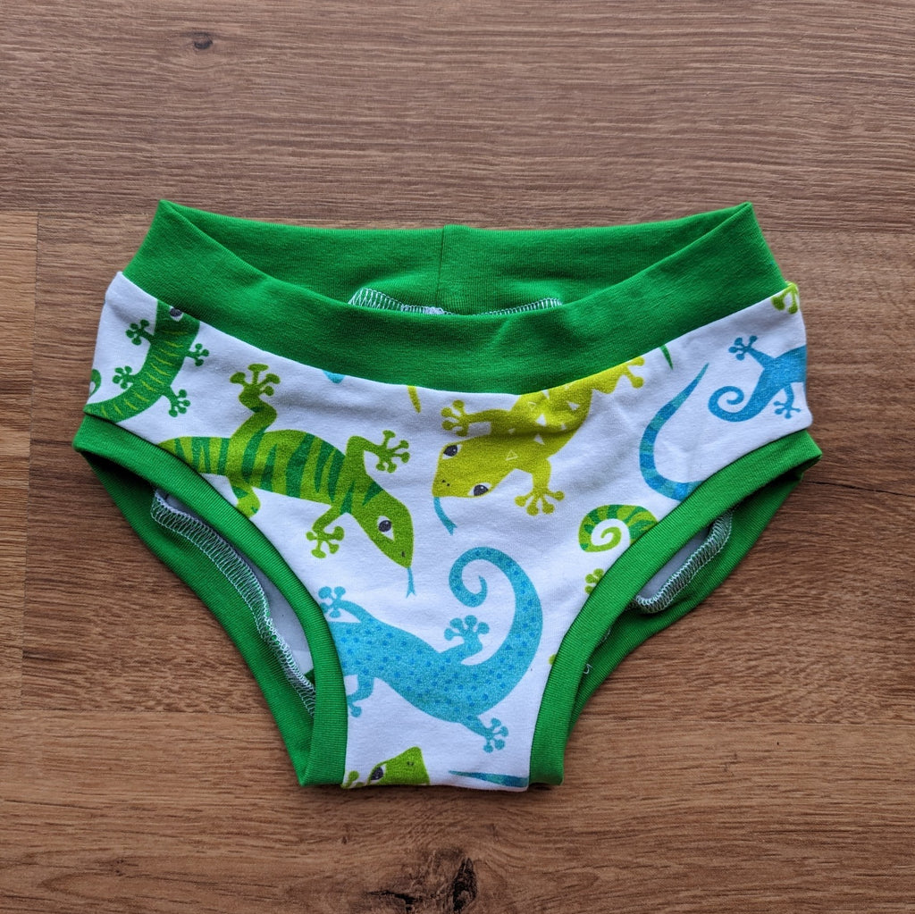 SIZE 3 Green lizards undies