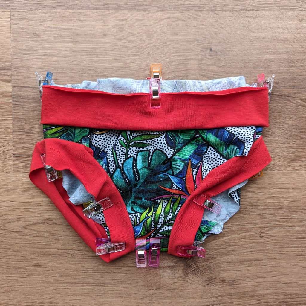 SIZE 6 Dotty birds of paradise undies