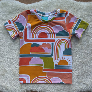 Size 5 Retro rainbow tshirt