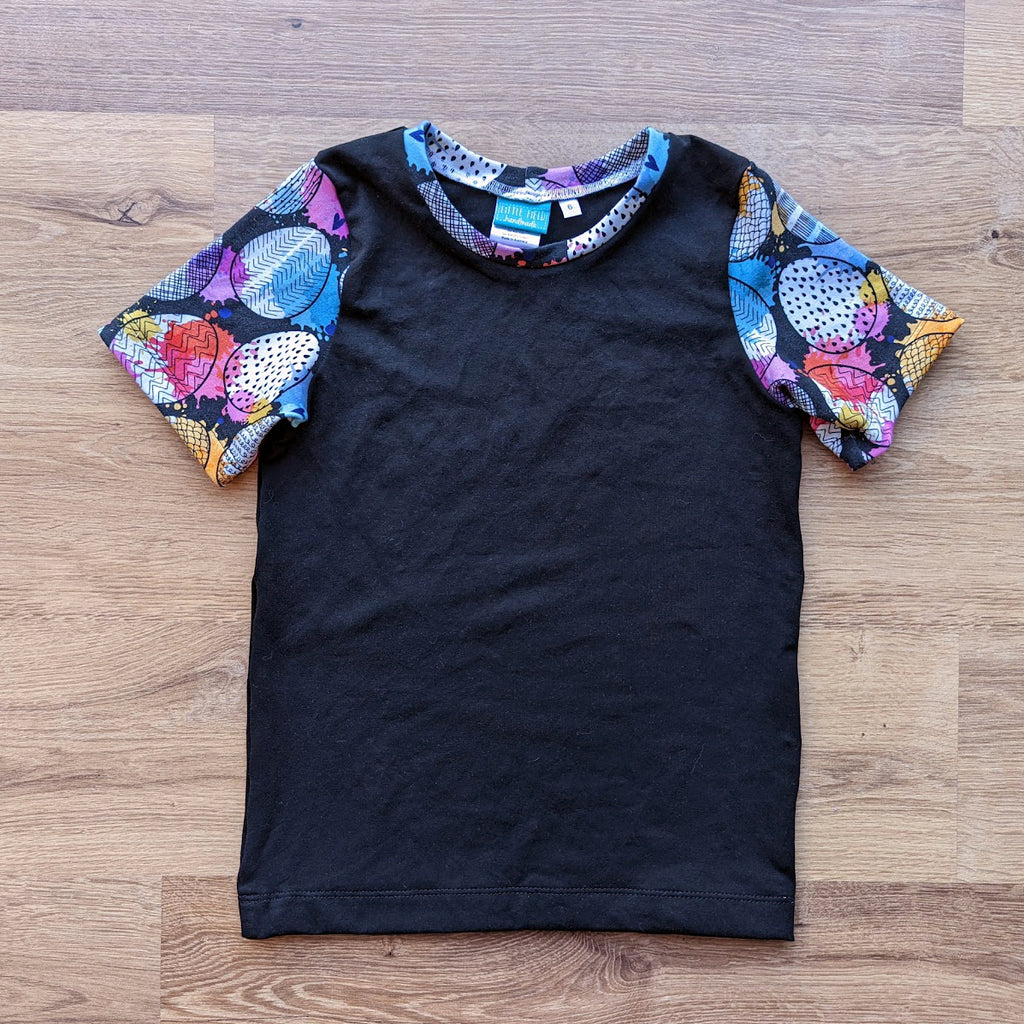 SIZE 6 Splattered eggs dark tshirt