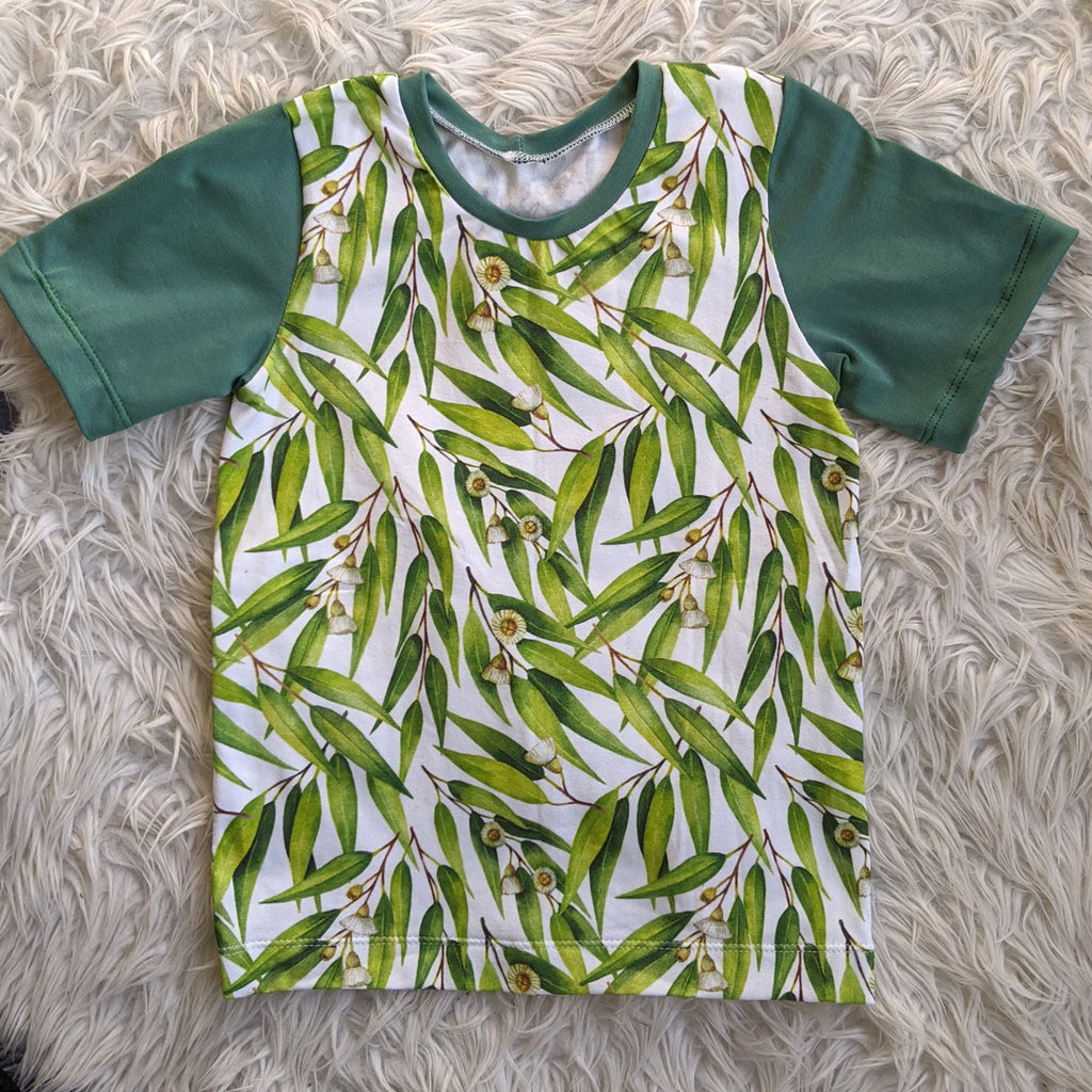 Size 4 green gum leaves tshirt